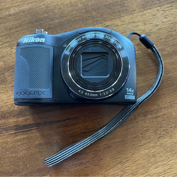 Nikon Coolpix L 610 Digital Camera (black) (older model) carrying case & guide - Picture 2 of 8